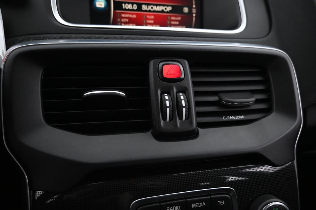 VOLVO V40 2018