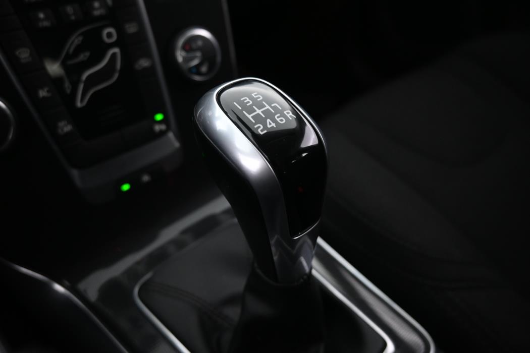 VOLVO V40 2018