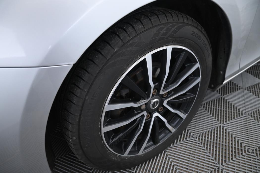 VOLVO V40 2018