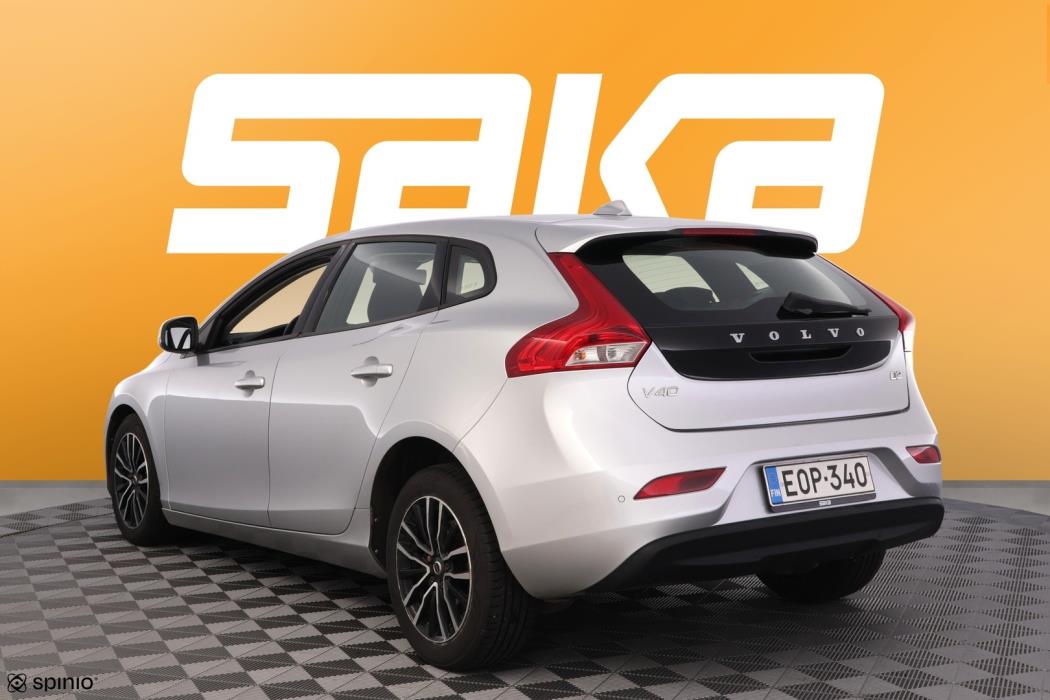 VOLVO V40 2018
