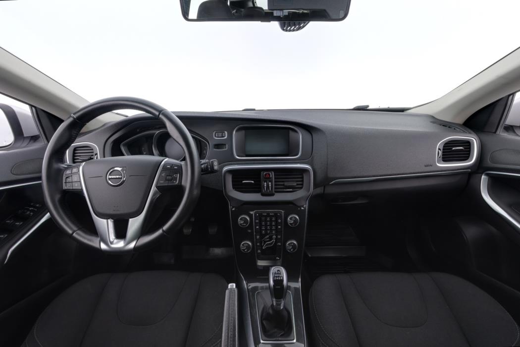 VOLVO V40 2018