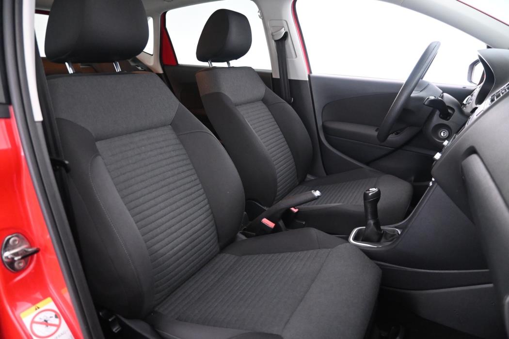 VOLKSWAGEN Polo 2011