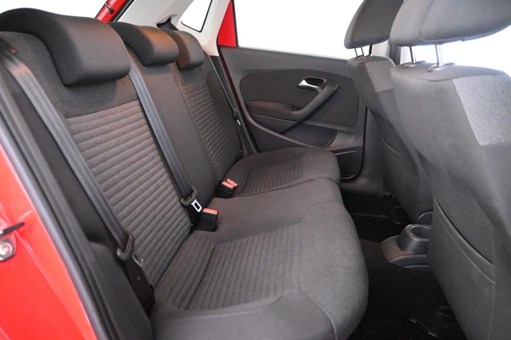VOLKSWAGEN Polo 2011