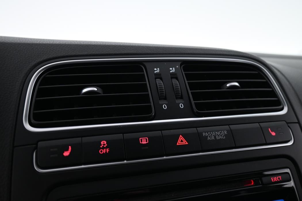 VOLKSWAGEN Polo 2011