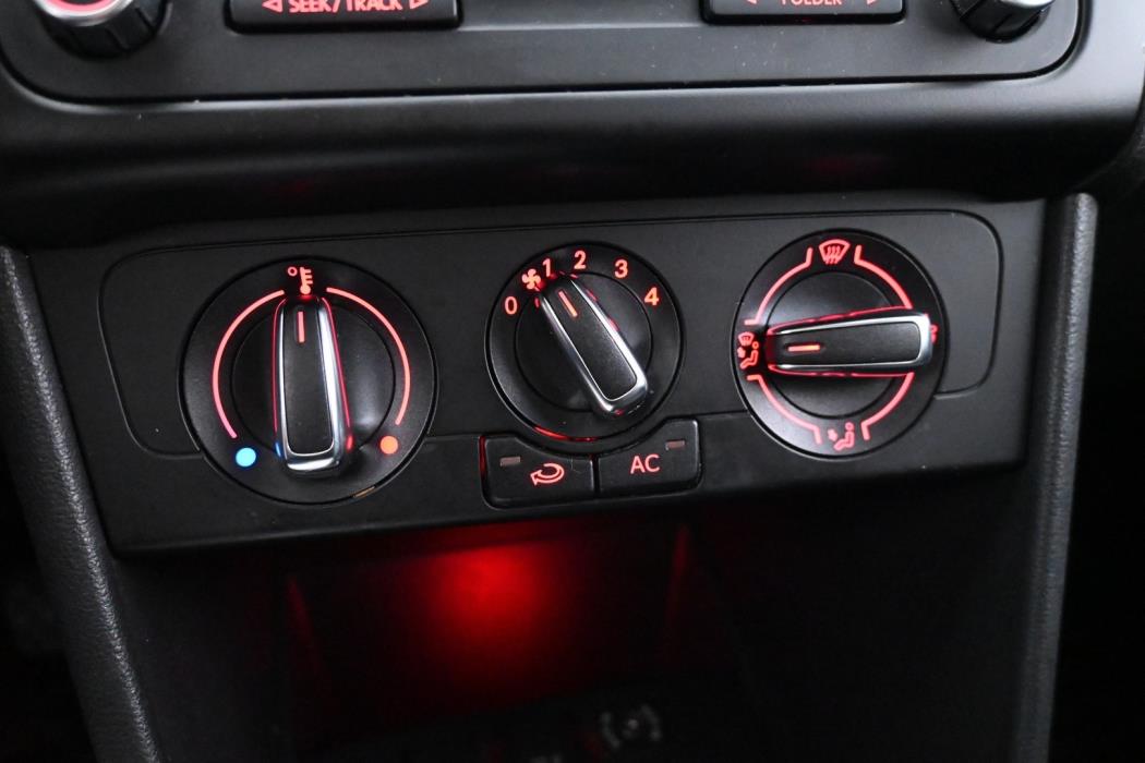 VOLKSWAGEN Polo 2011