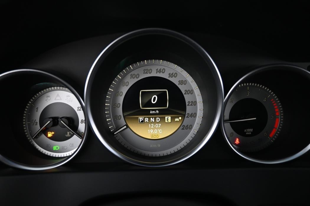 MERCEDES-BENZ C 2012