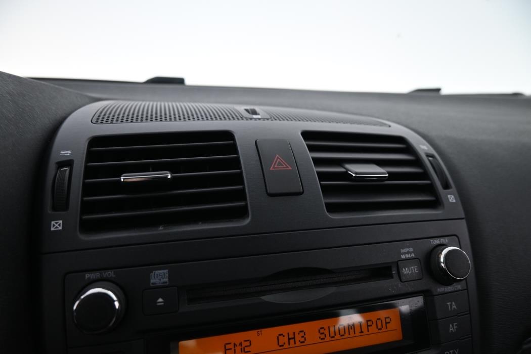 TOYOTA Avensis 2010