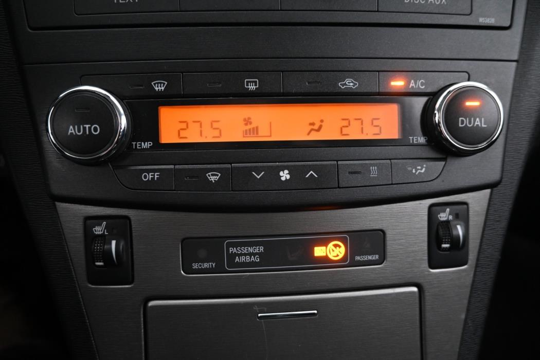 TOYOTA Avensis 2010