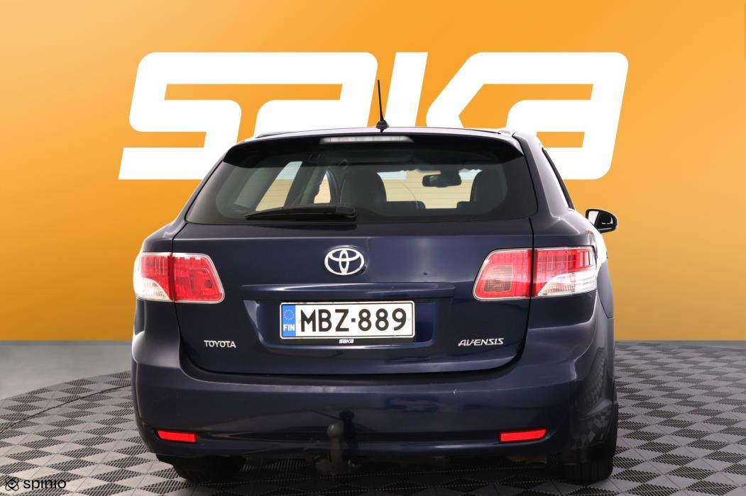 TOYOTA Avensis 2010