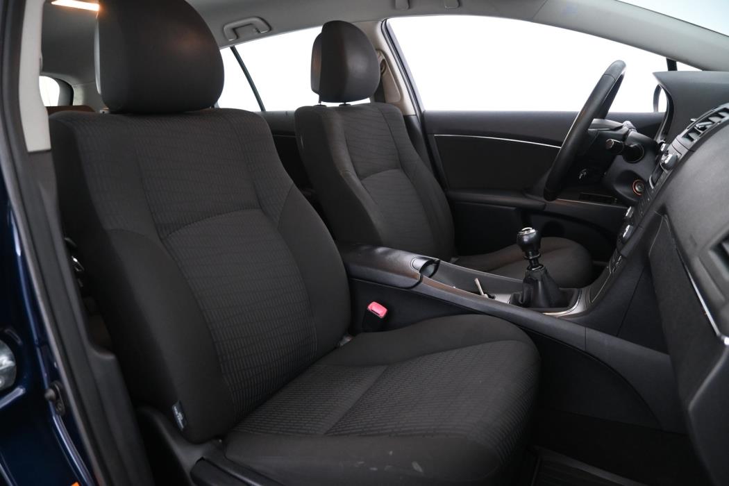 TOYOTA Avensis 2010