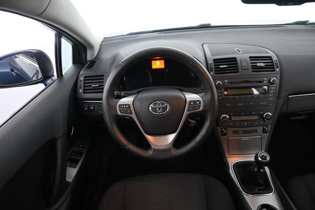 TOYOTA Avensis 2010
