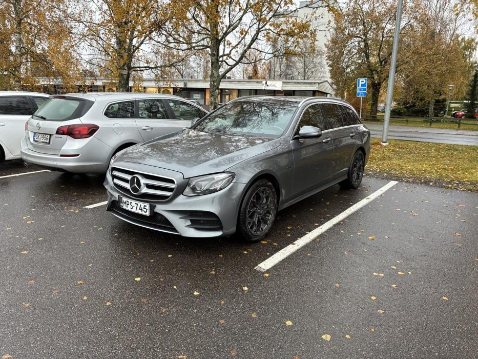 MERCEDES-BENZ E 2020