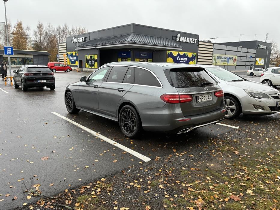 MERCEDES-BENZ E 2020