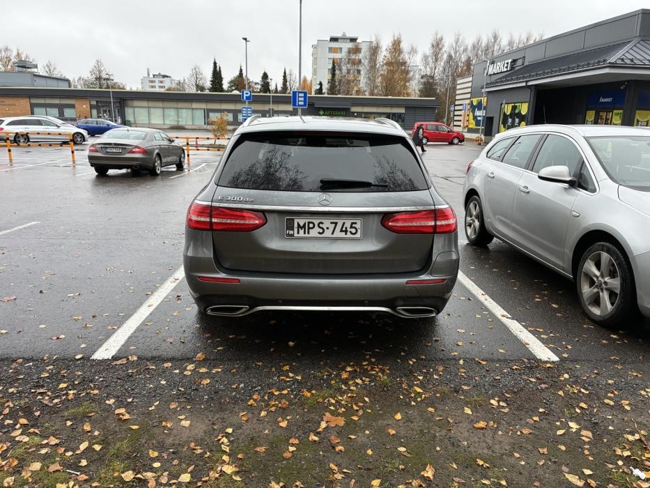 MERCEDES-BENZ E 2020