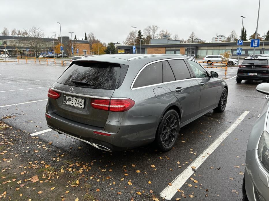 MERCEDES-BENZ E 2020