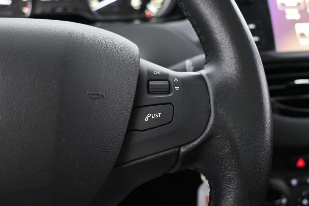 PEUGEOT 2008 2016