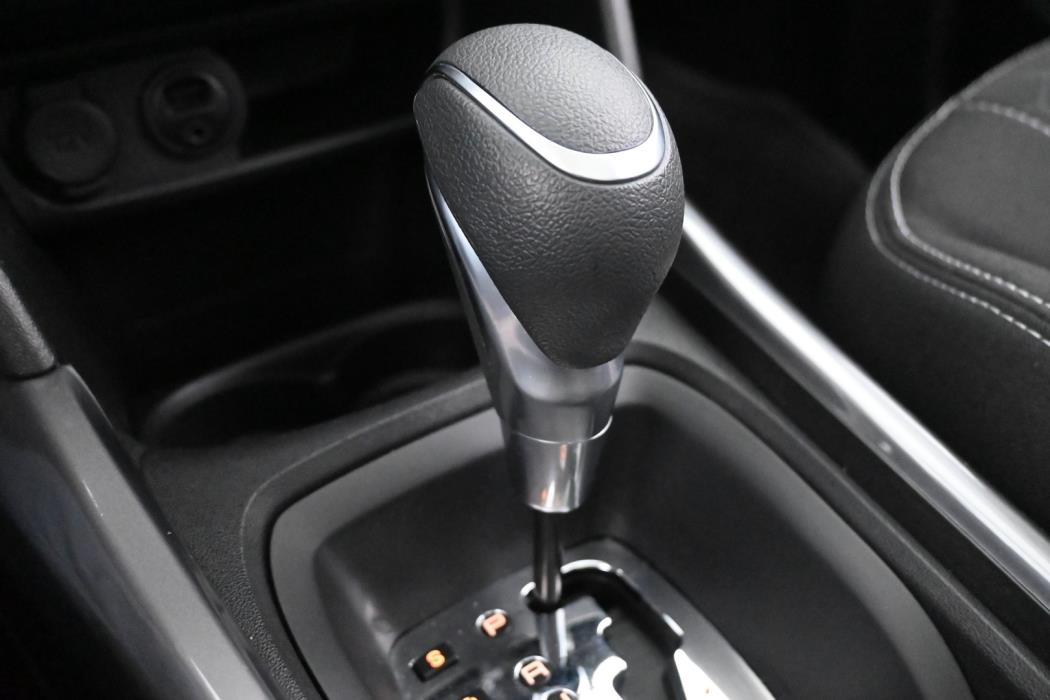 PEUGEOT 2008 2016
