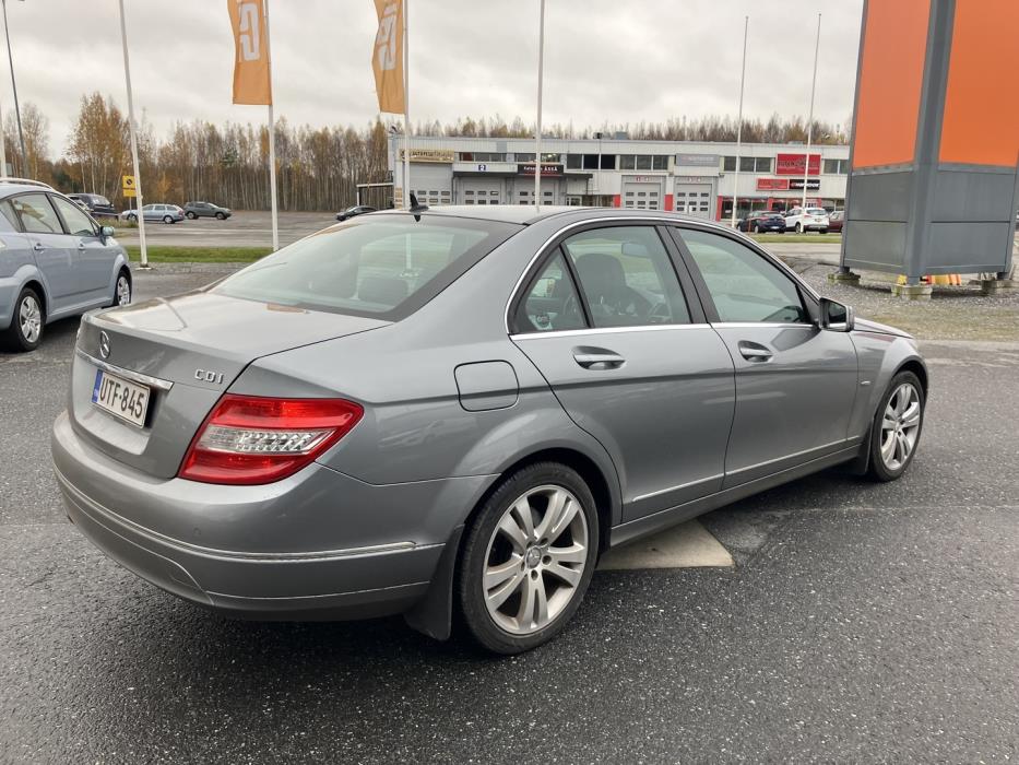 MERCEDES-BENZ C 2011