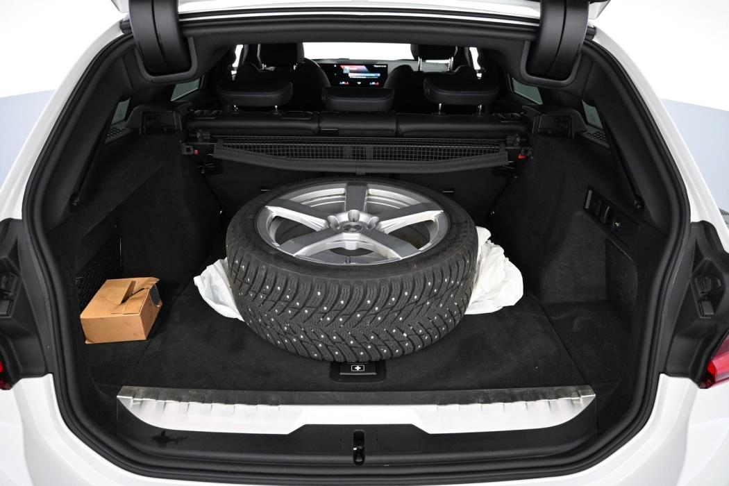 BMW 330 2023