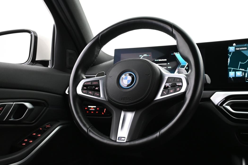 BMW 330 2023