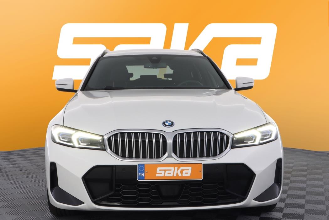BMW 330 2023