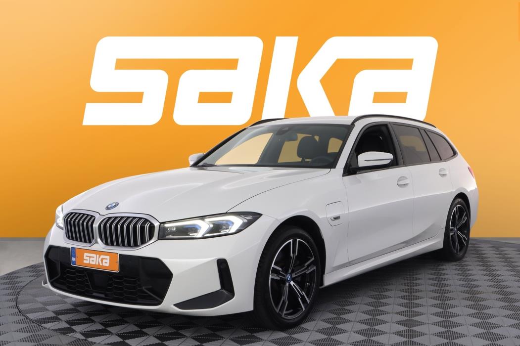 BMW 330 2023