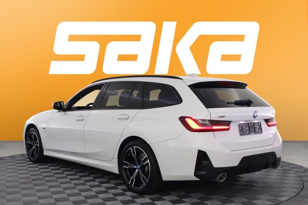 BMW 330 2023