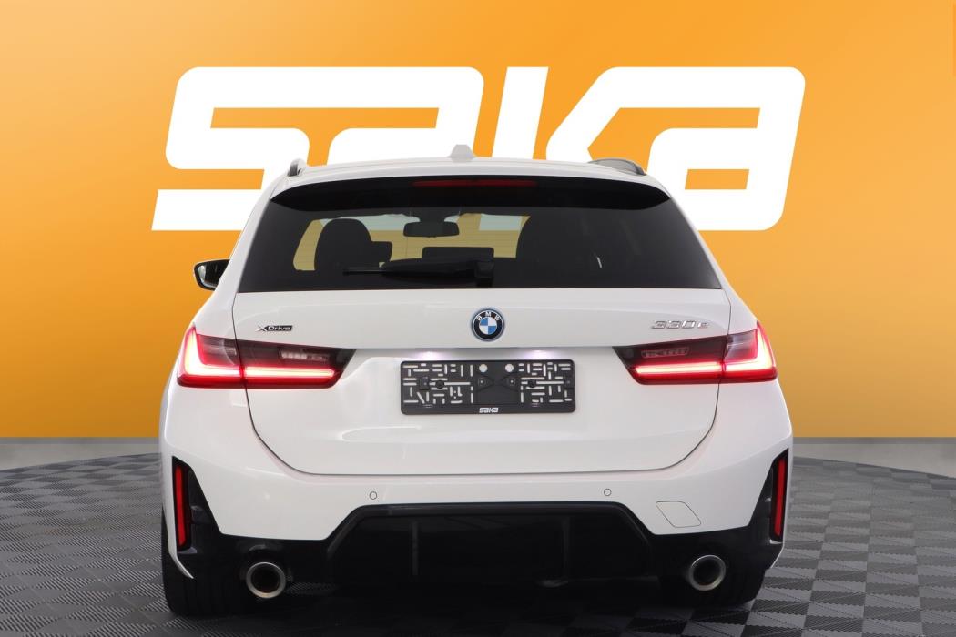 BMW 330 2023