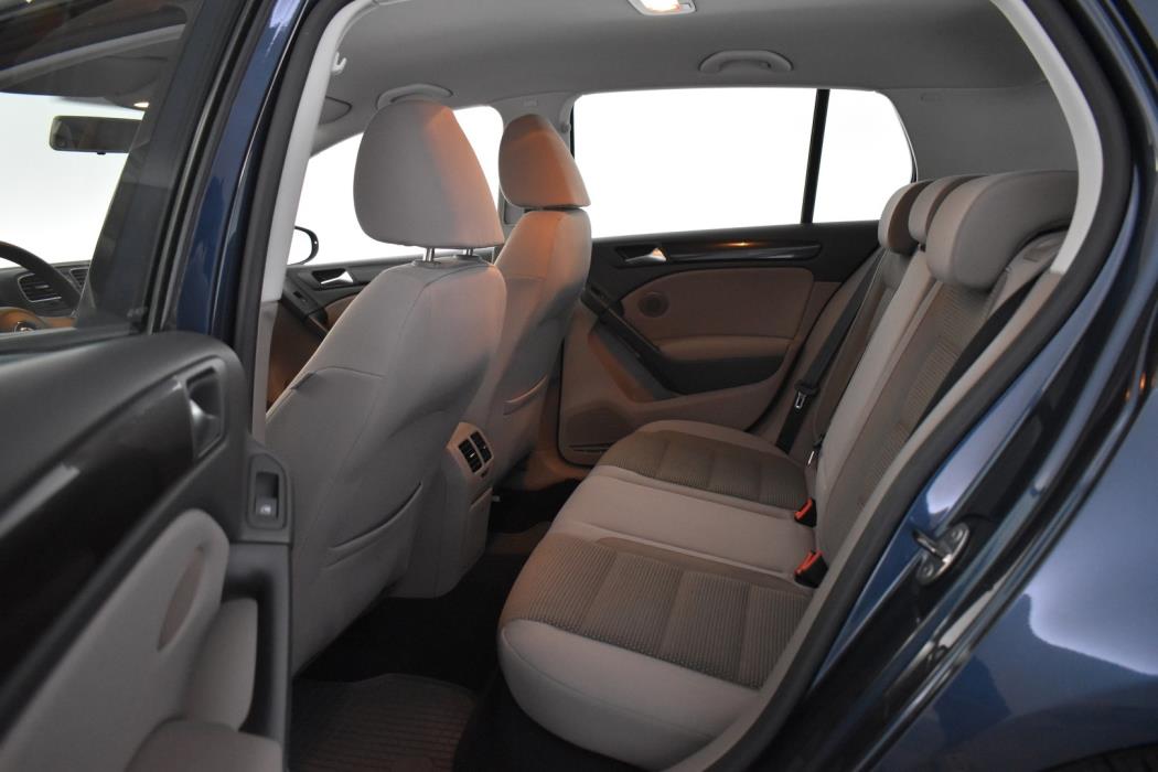 VOLKSWAGEN Golf 2010