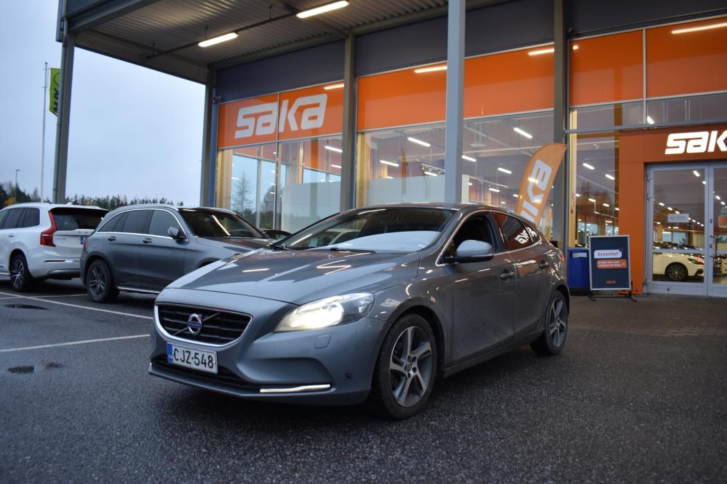 VOLVO V40 2015
