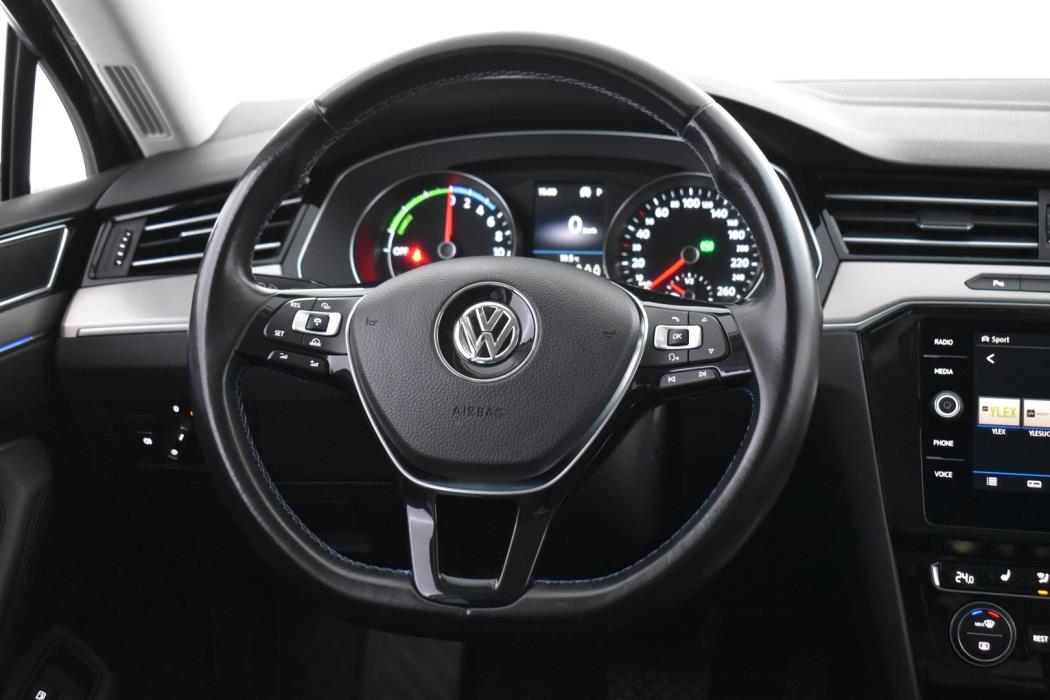 VOLKSWAGEN Passat 2018