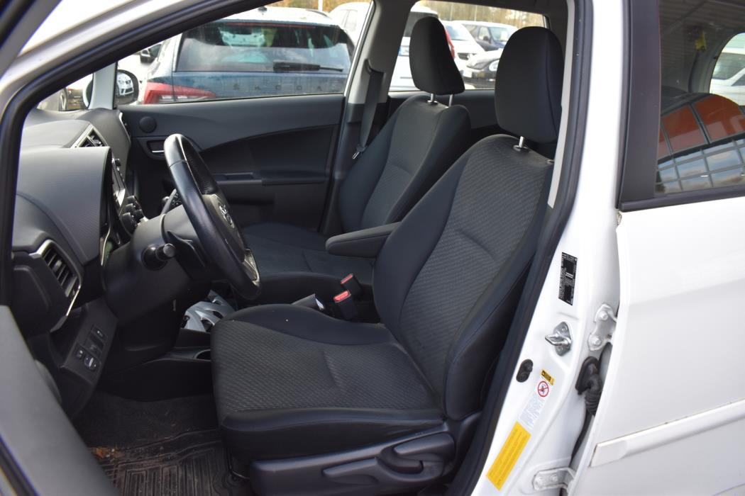 TOYOTA Verso-S 2011