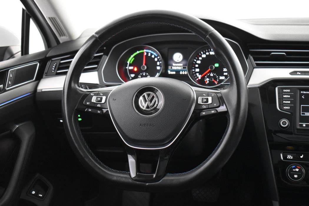VOLKSWAGEN Passat 2017