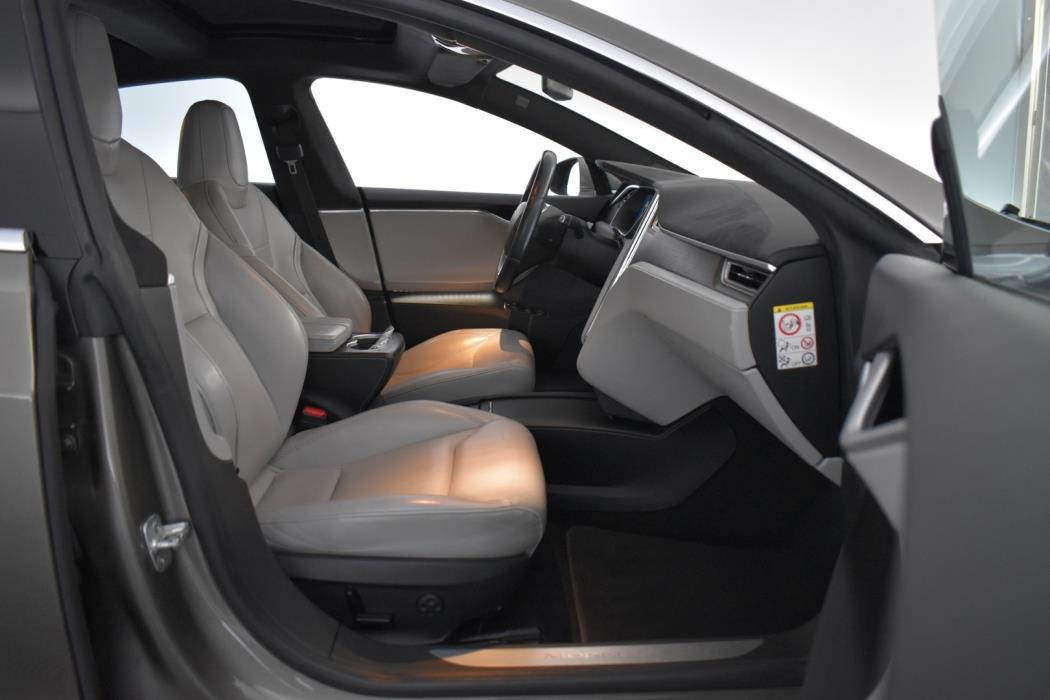 TESLA Model S 2016