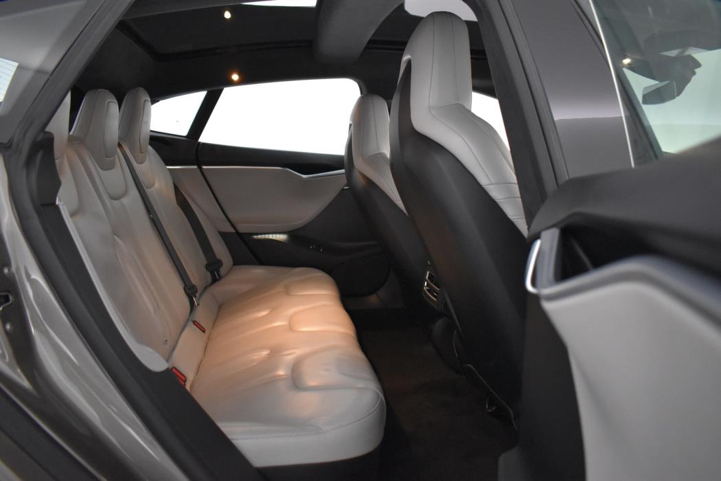 TESLA Model S 2016
