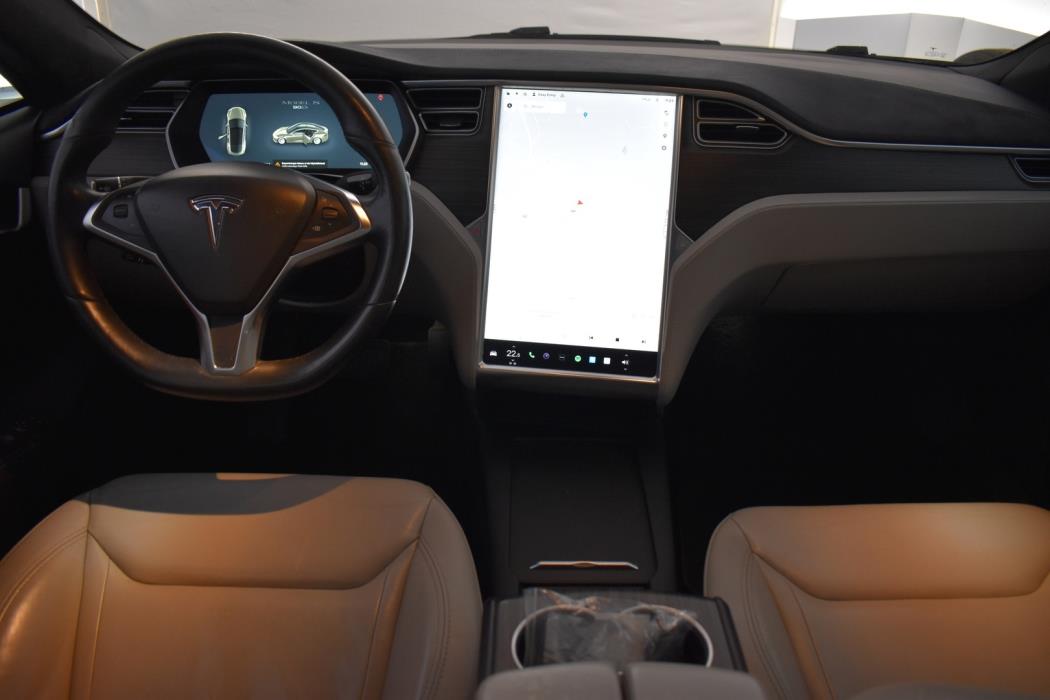TESLA Model S 2016