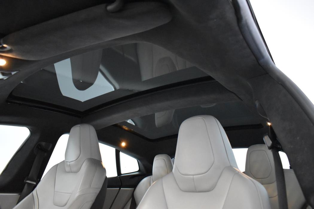 TESLA Model S 2016