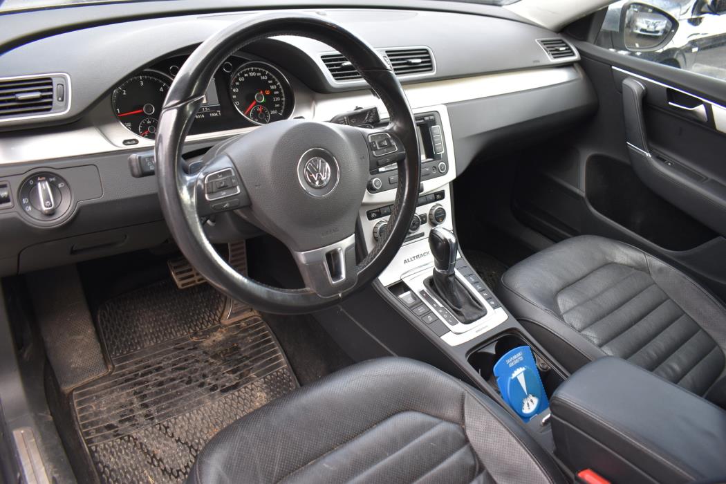 VOLKSWAGEN Passat 2013