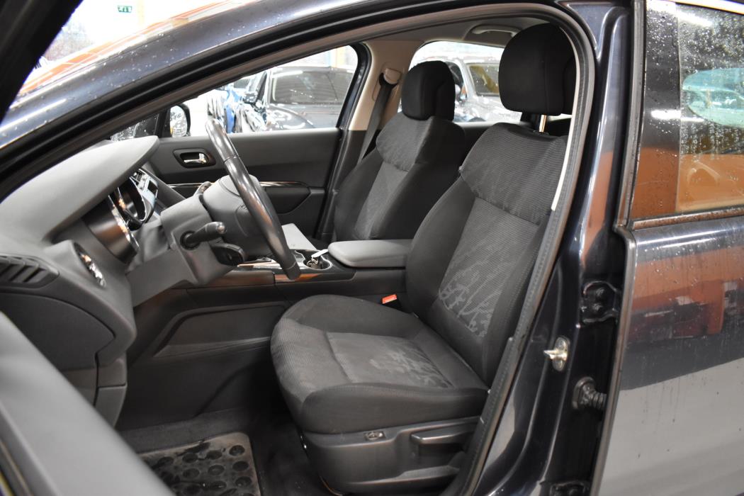 PEUGEOT 3008 2012