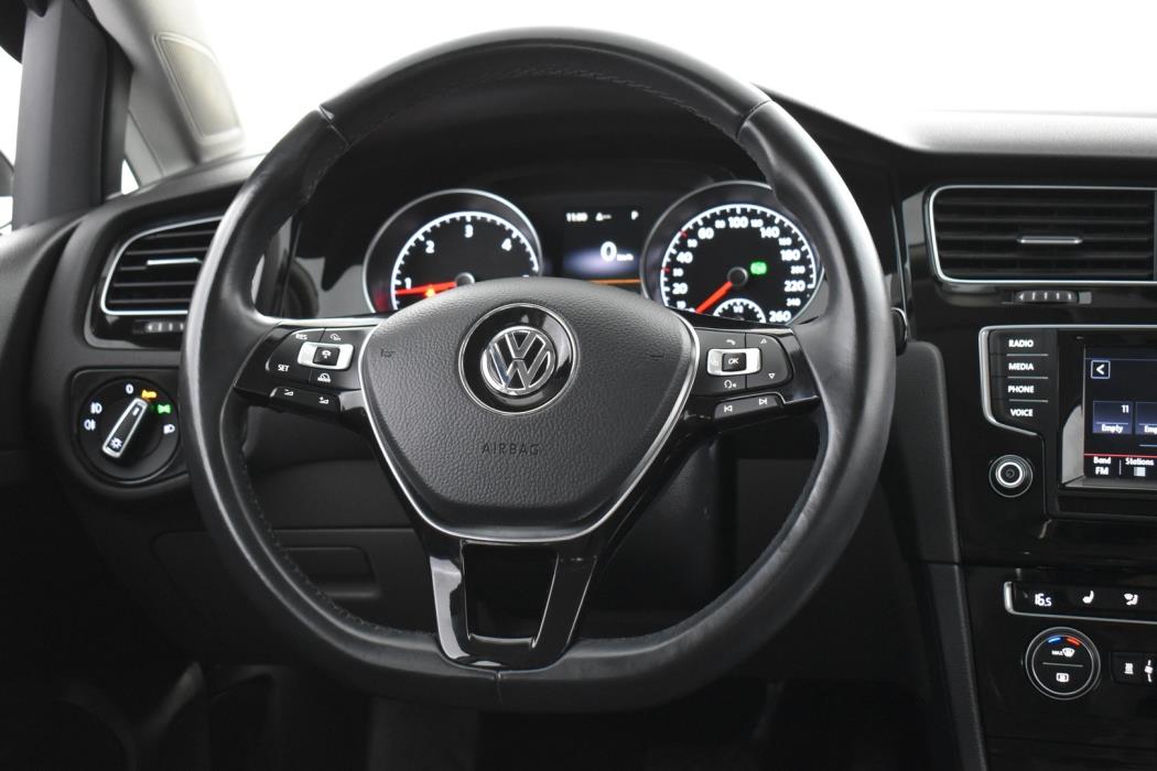 VOLKSWAGEN Golf 2015