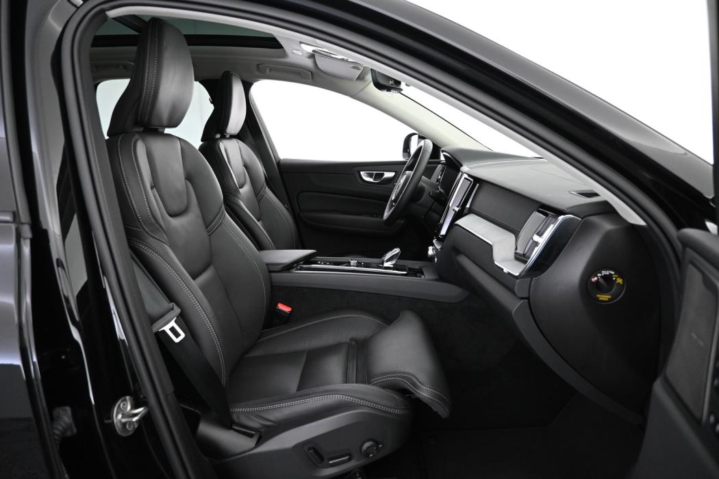 VOLVO XC60 2025