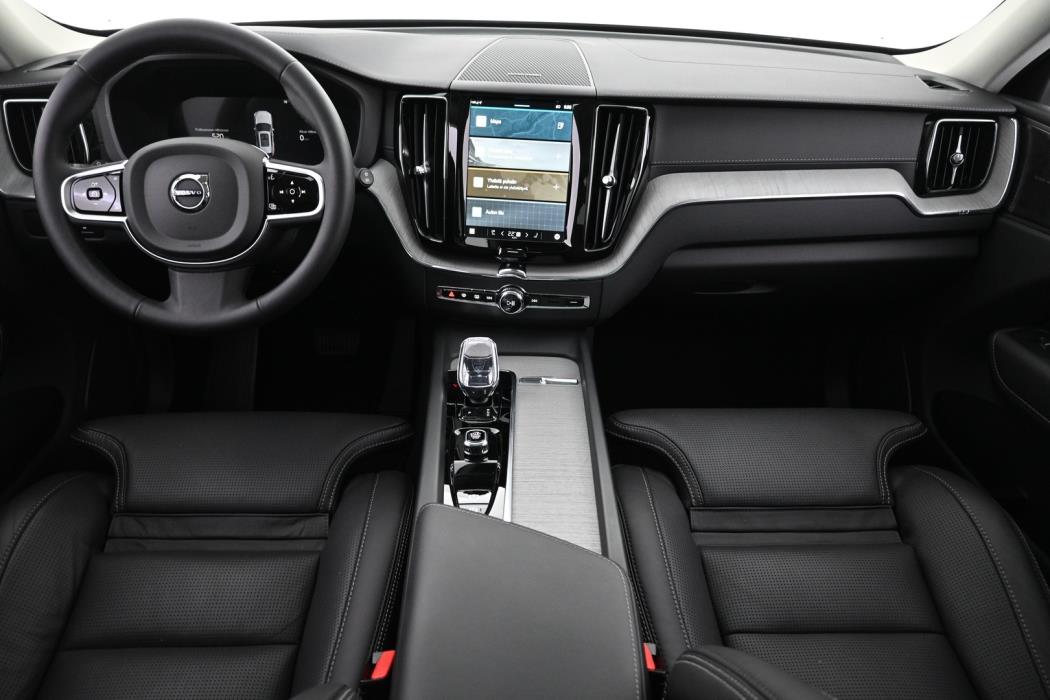 VOLVO XC60 2025