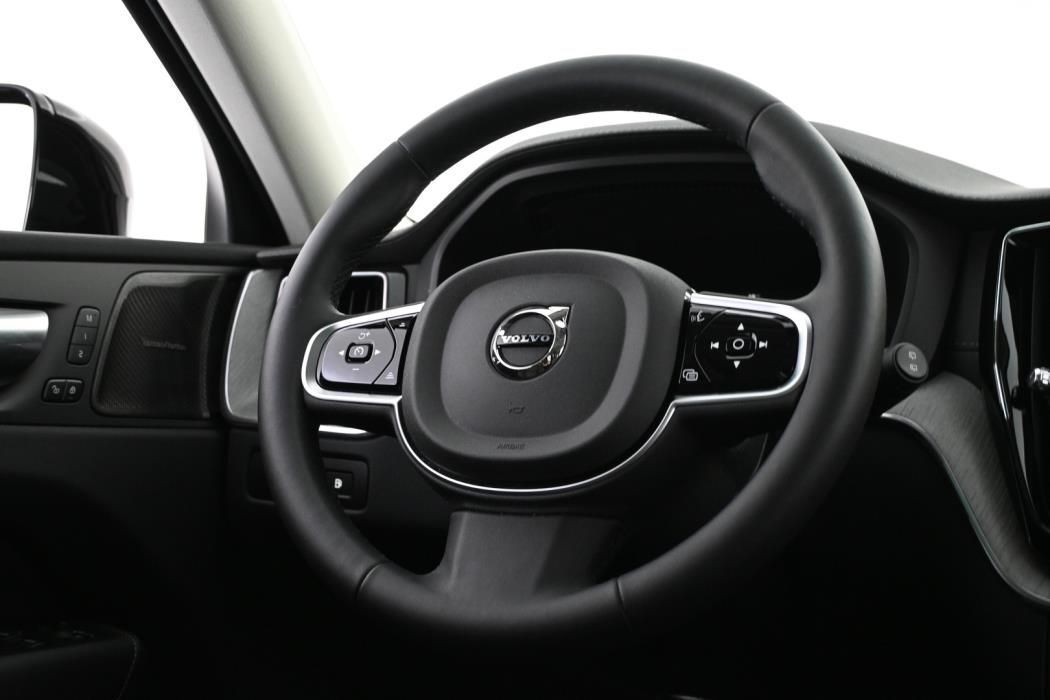 VOLVO XC60 2025