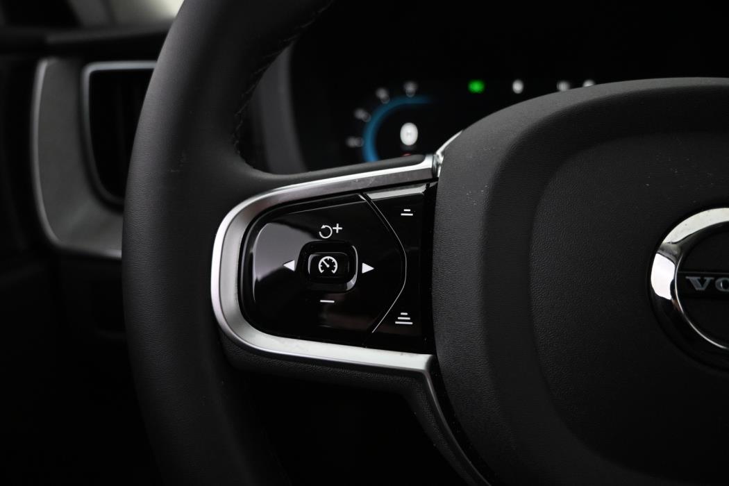 VOLVO XC60 2025