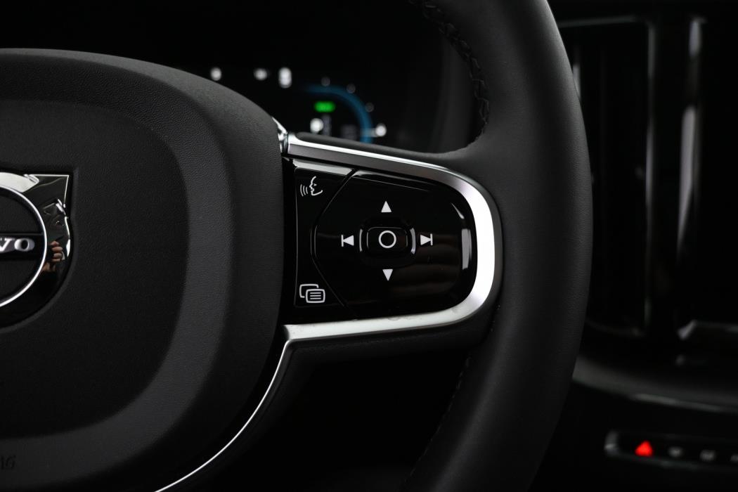 VOLVO XC60 2025