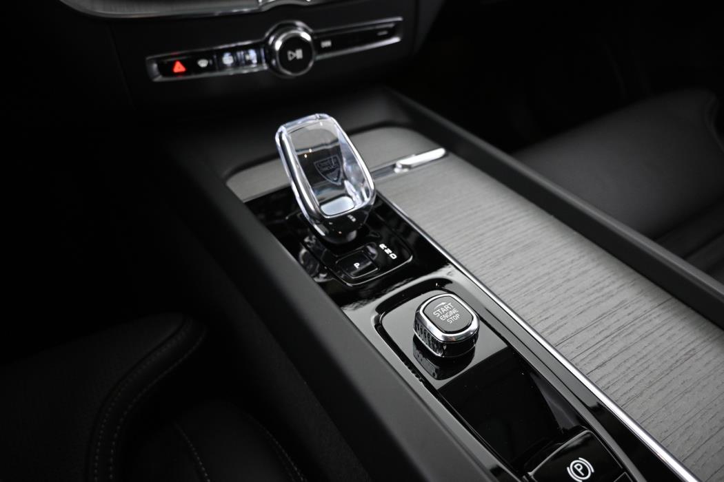 VOLVO XC60 2025