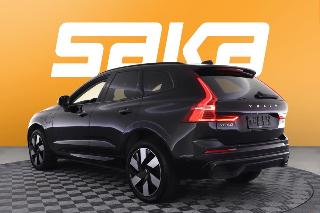 VOLVO XC60 2025