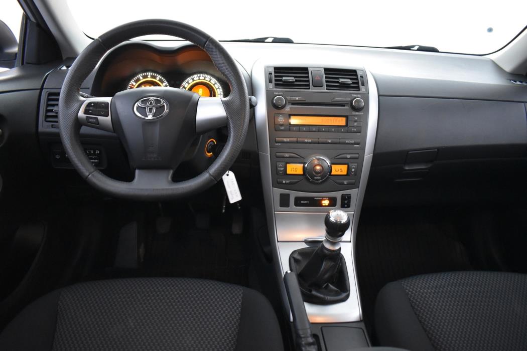 TOYOTA Corolla 2011