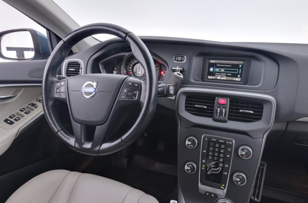 VOLVO V40 2014