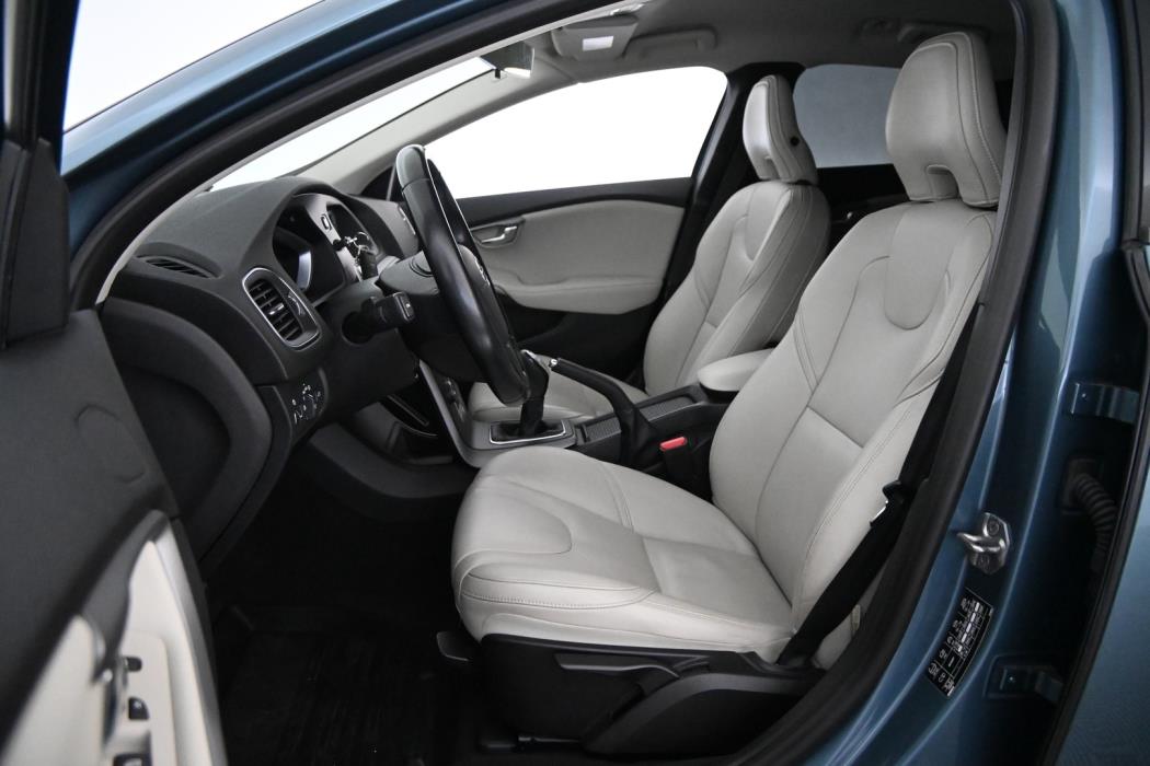 VOLVO V40 2014